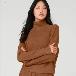 ALO Thermal Weekend Escape Mock Neck Long Sleeve size L cinnamon brown NWT